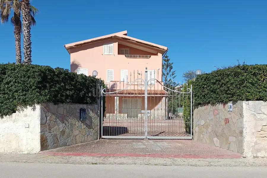 Villa in vendita di 470 mq a €698.000 (rif. 76/2026)