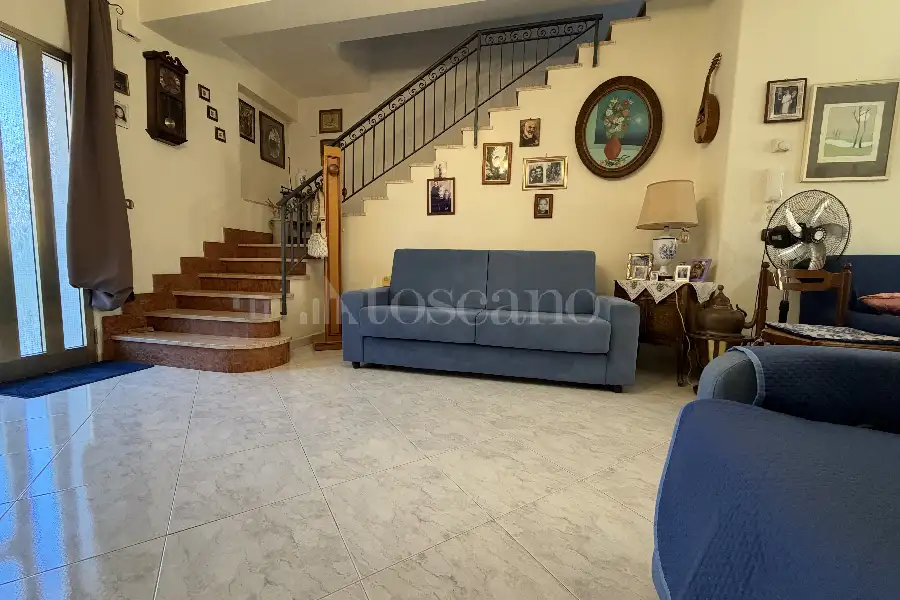 Villa Plurifamiliare in vendita di 400 mq a €399.000 (rif. 137/2026)