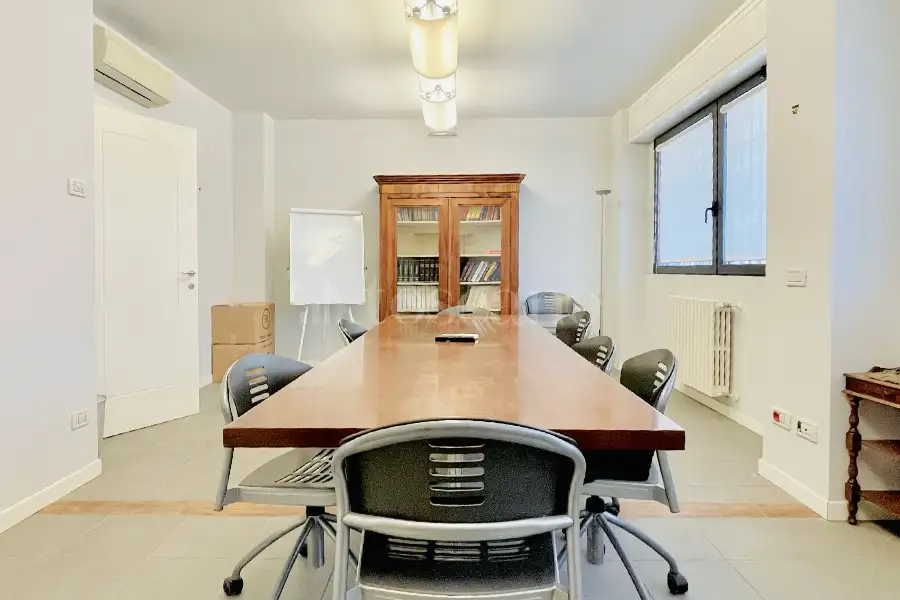 Ufficio in vendita di 300 mq a €650.000 (rif. 48/2026)