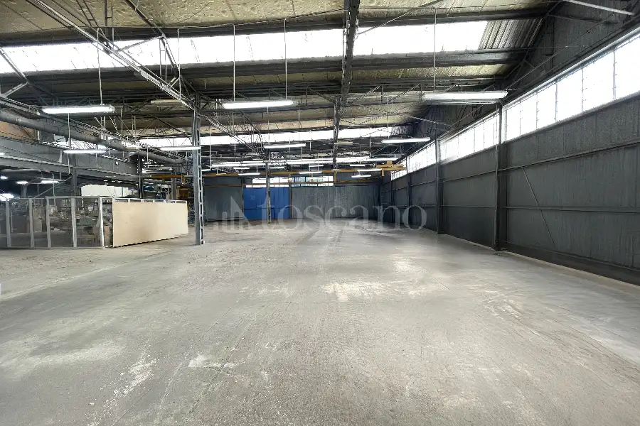 Capannone in affitto di 2.000 mq a €6.300 (rif. 23/2026)