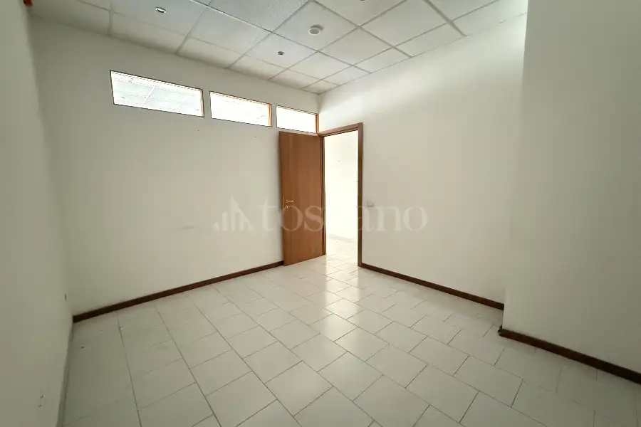 Negozio in affitto di 70 mq a €800 (rif. 3/2025)