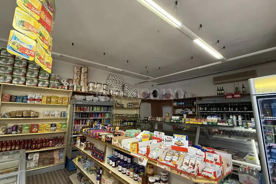 Negozio in vendita di 100 mq a €125.000 (rif. 8/2026)