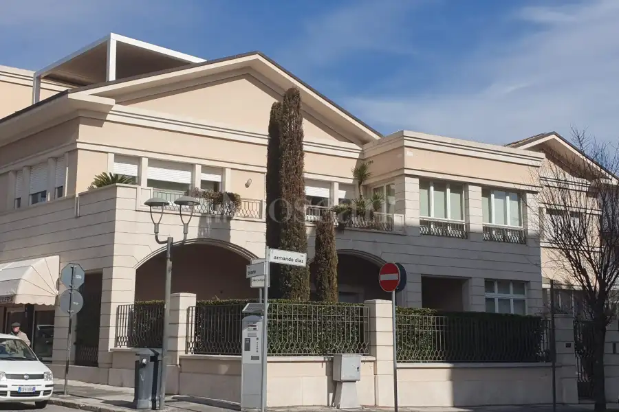 Villa in vendita di 800 mq trattativa riservata (rif. 23/2024)