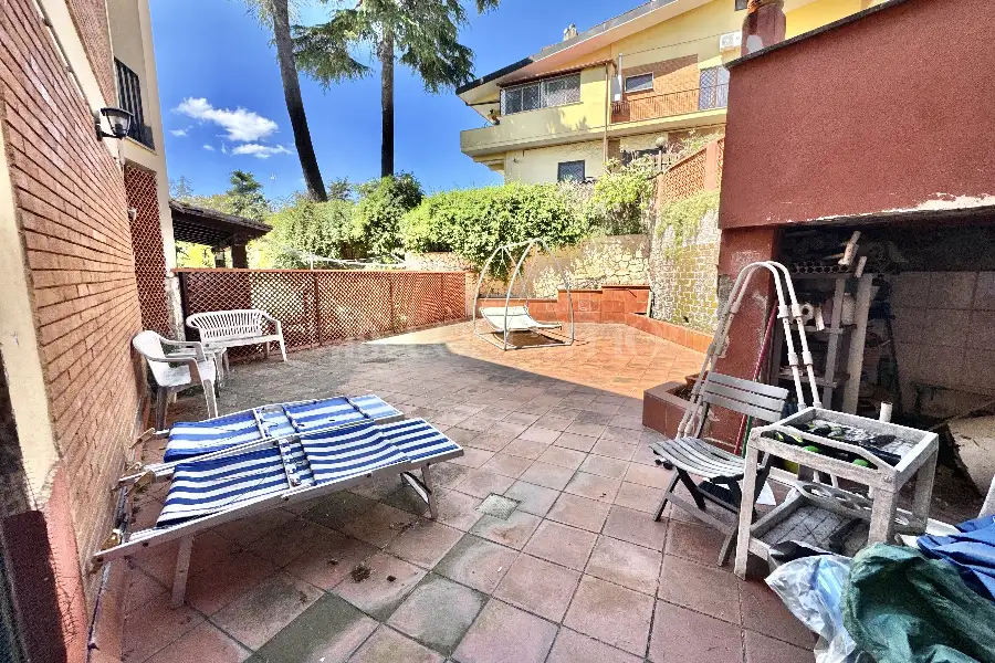 Villa Plurifamiliare in vendita di 300 mq a €649.000 (rif. 18/2026)