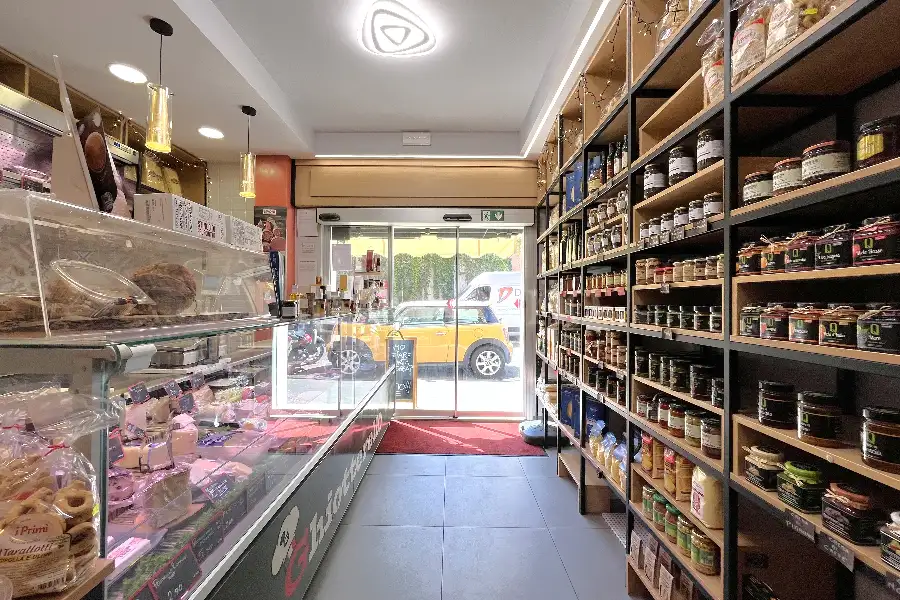 Negozio in vendita di 32 mq a €59.000 (rif. 32/2025)