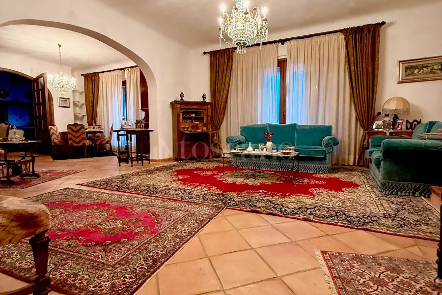 Villa in vendita di 600 mq a €430.000 (rif. 6/2026)