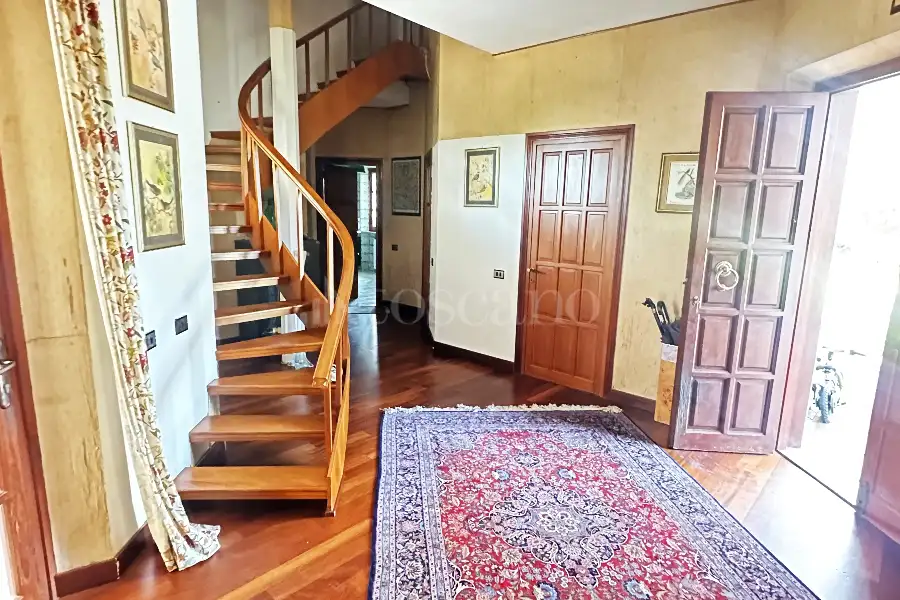 Villa in vendita di 450 mq a €2.200.000 (rif. 9/2026)