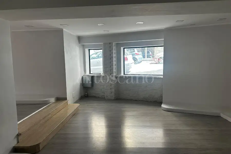 Negozio in affitto di 60 mq a €750 (rif. 74/2026)