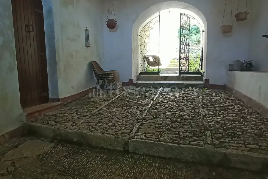 Casa in vendita di 480 mq a €450.000 (rif. 37/2026)