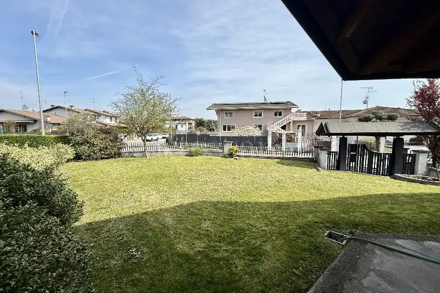 Villa Bifamiliare in vendita di 420 mq trattativa riservata (rif. 17/2026)