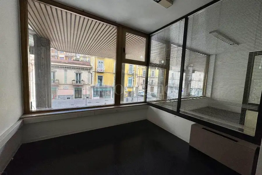 Ufficio in affitto di 300 mq a €1.000 (rif. 23/2026)