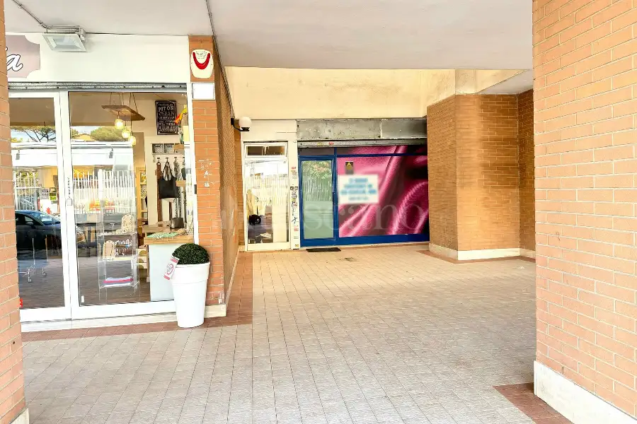 Negozio in vendita di 17 mq a €85.000 (rif. 10/2025)