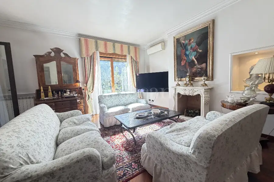 Attico in vendita di 250 mq a €990.000 (rif. 6/2026)