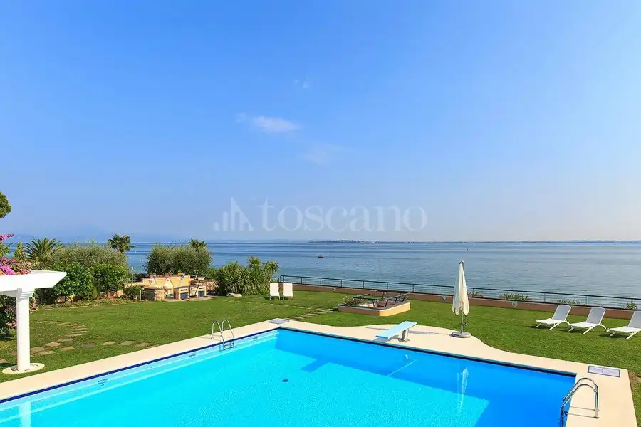 Villa in vendita di 1.300 mq trattativa riservata (rif. 38/2024)