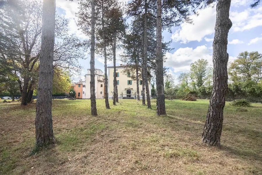 Villa in vendita di 2.660 mq a €950.000 (rif. 43/2025)