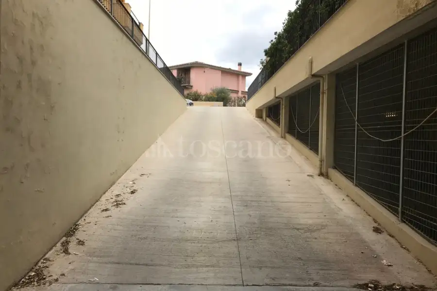 Box in vendita di 119 mq a €80.000 (rif. 120/2024)