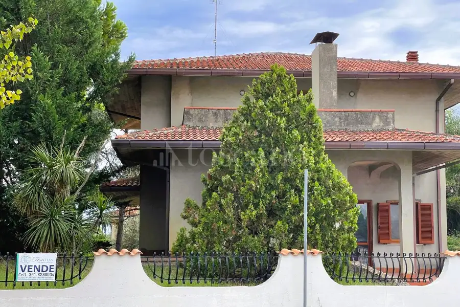 Villa in vendita di 305 mq a €650.000 (rif. 12/2025)