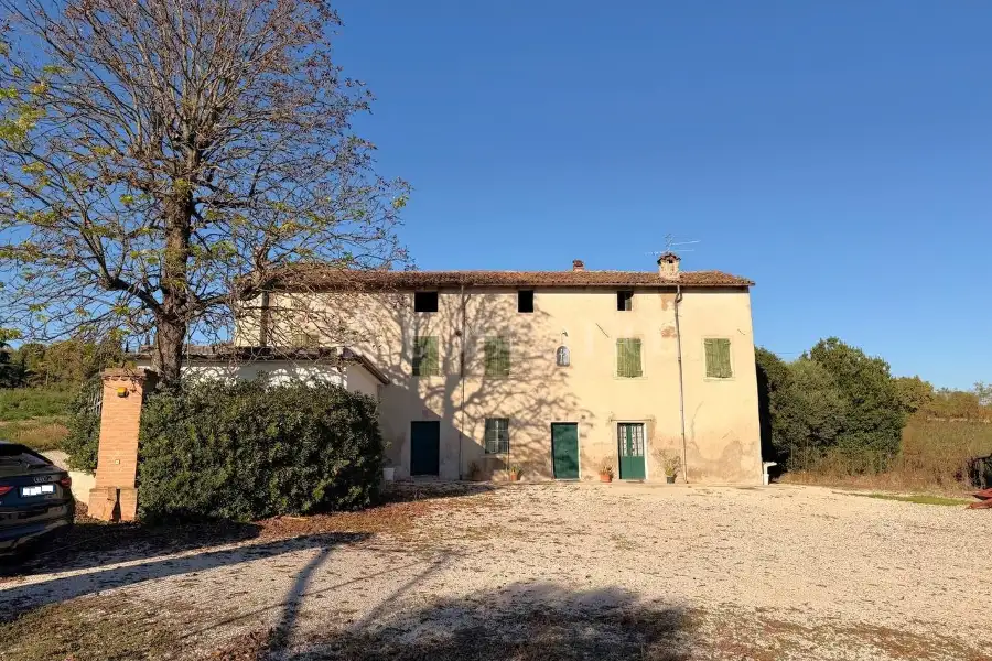 Casale in vendita di 200 mq a €2.200.000 (rif. 55/2025)