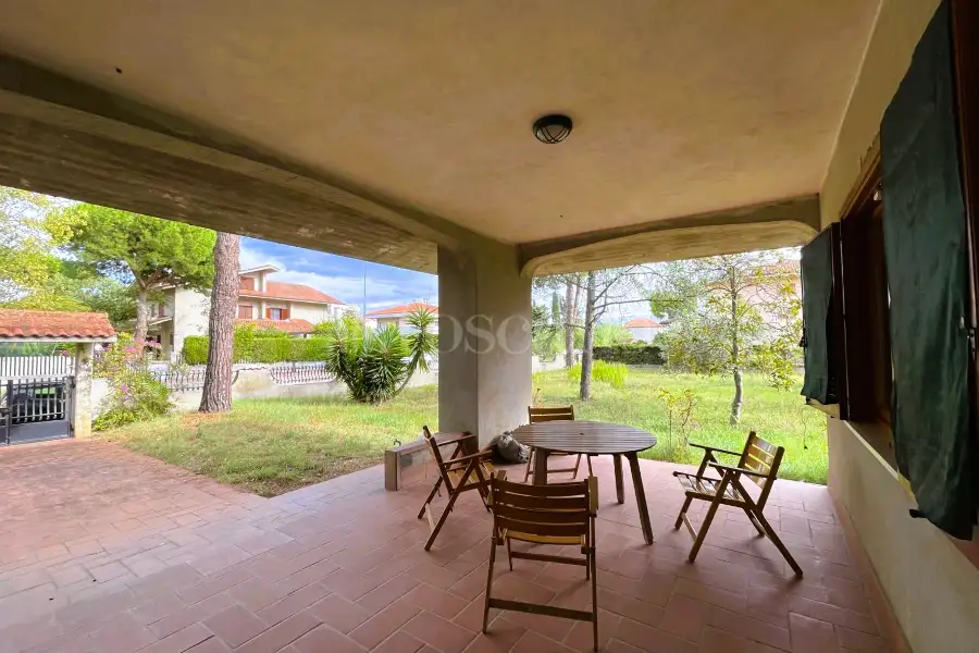 Villa in vendita di 305 mq a €650.000 (rif. 12/2025)