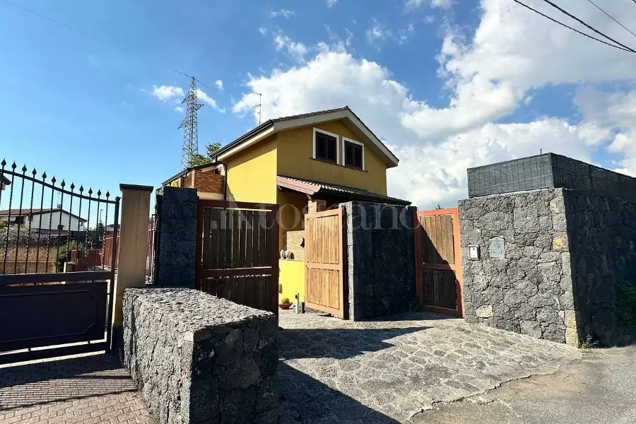 Casa Indipendente in vendita di 204 mq a €498.000 (rif. 173/2026)