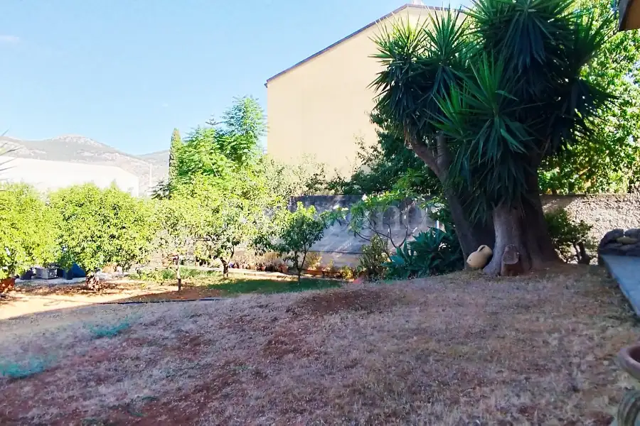 Villa in vendita di 340 mq a €650.000 (rif. 41/2026)