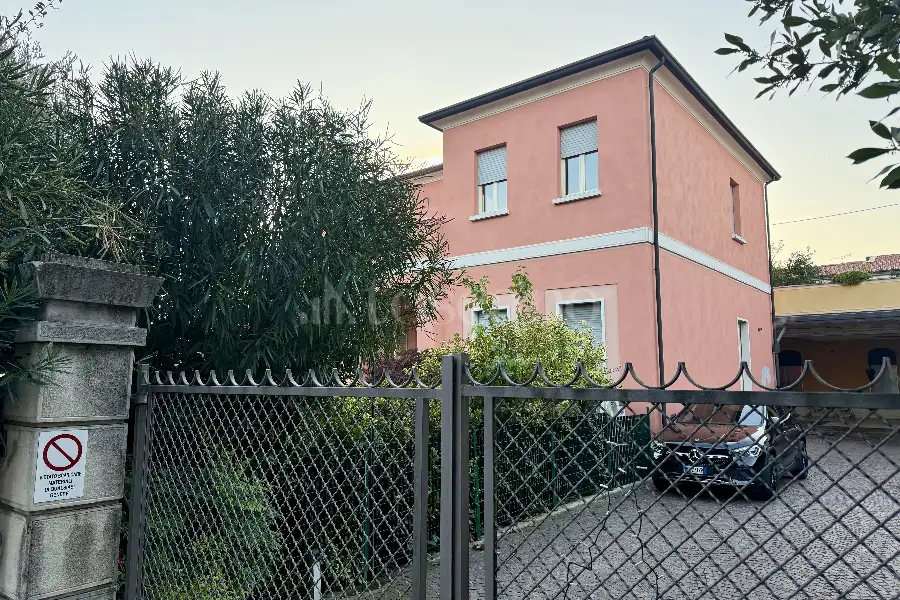 Villa in vendita di 384 mq a €650.000 (rif. 48/2025)