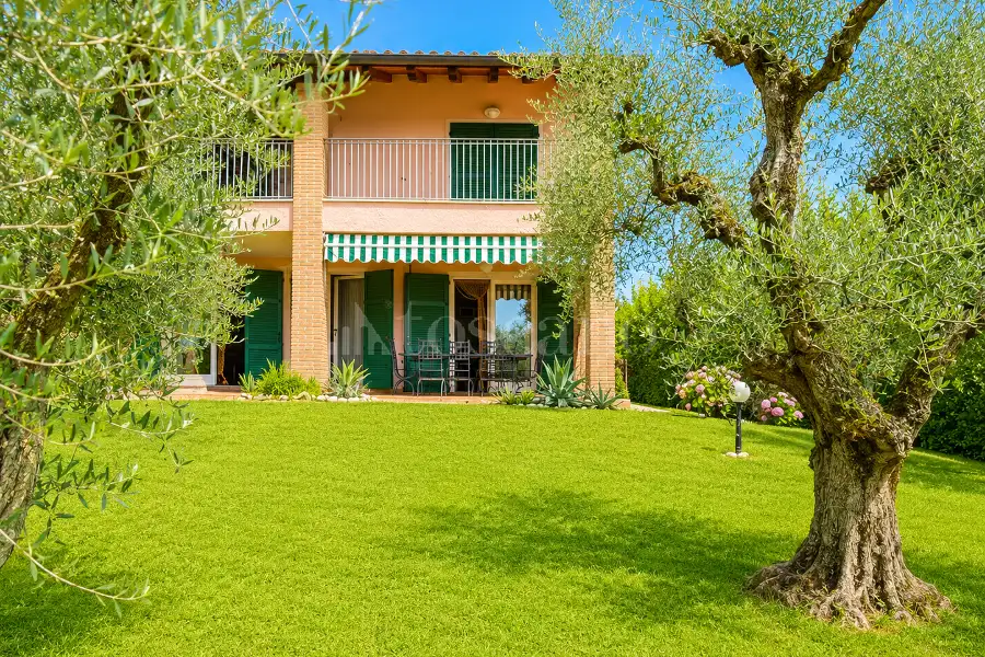 Villa in vendita di 400 mq a €1.200.000 (rif. 24/2026)