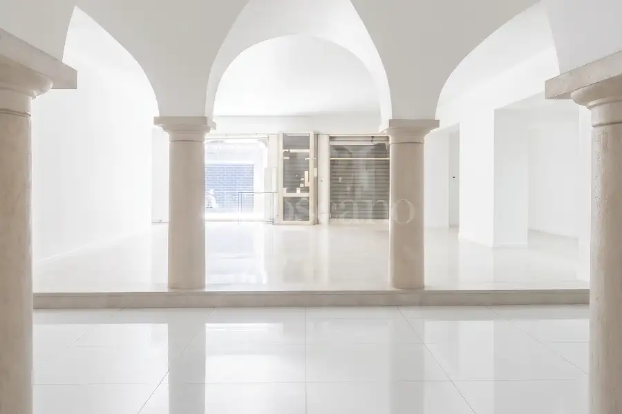 Negozio in vendita di 1.200 mq a €650.000 (rif. 20/2026)