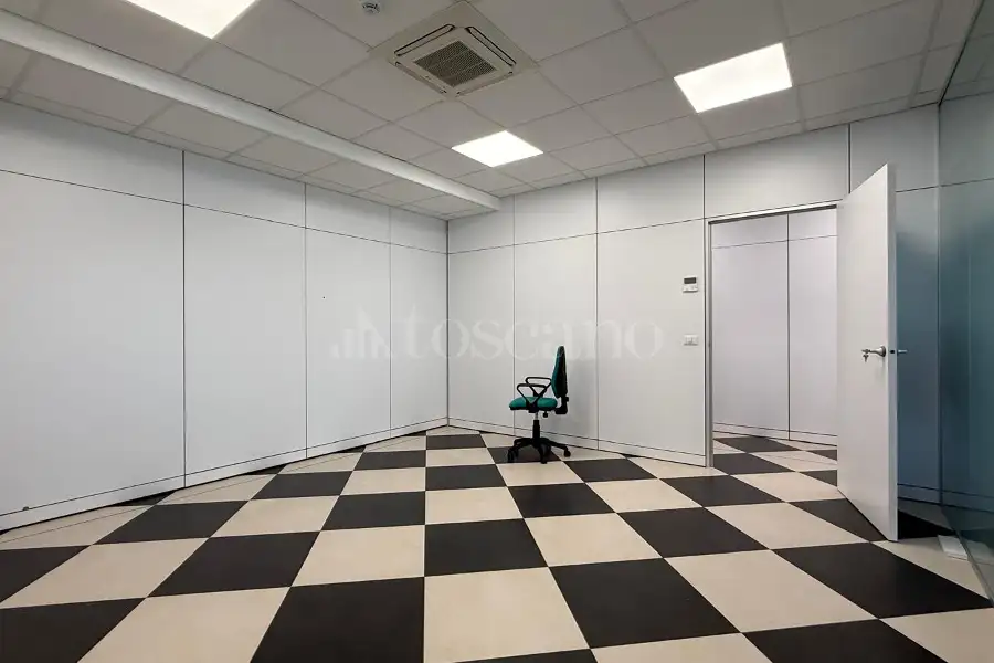 Ufficio in vendita di 300 mq a €350.000 (rif. 24/2026)