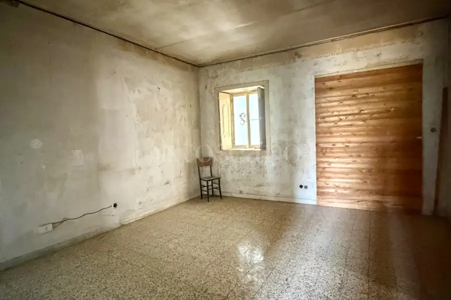 Casa Indipendente in vendita di 246 mq a €70.000 (rif. 152/2026)