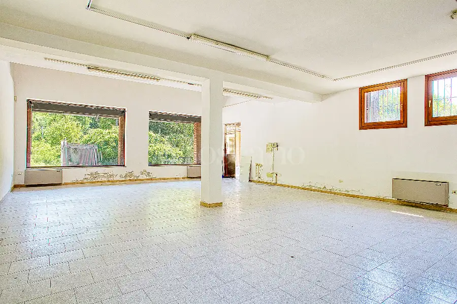 Stabile Uso Ufficio in vendita di 170 mq a €95.000 (rif. 32/2026)