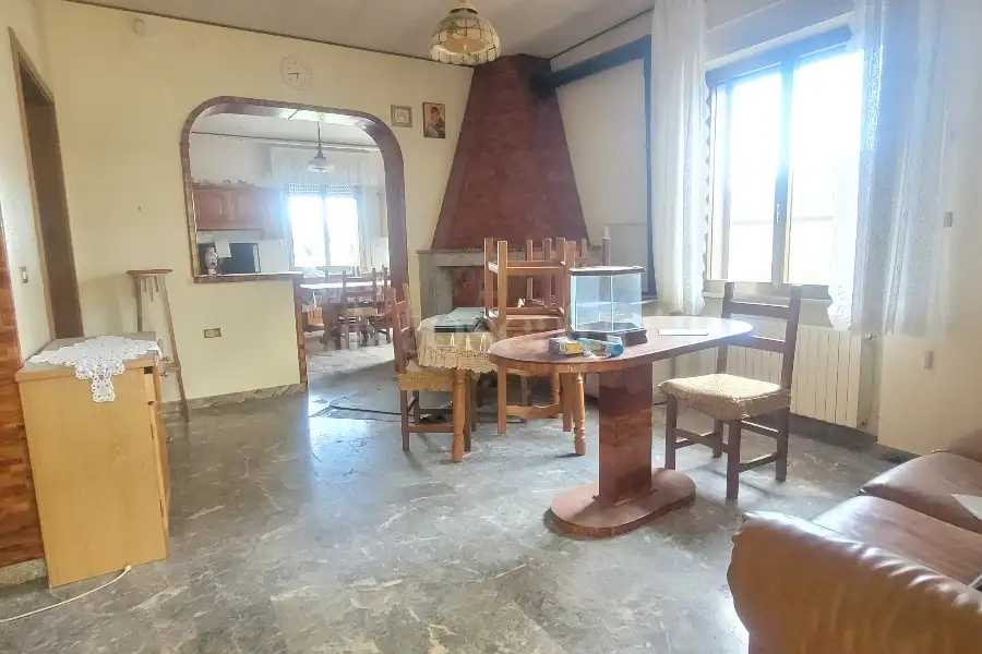 Casa Indipendente in vendita di 534 mq a €255.000 (rif. 1/2026)