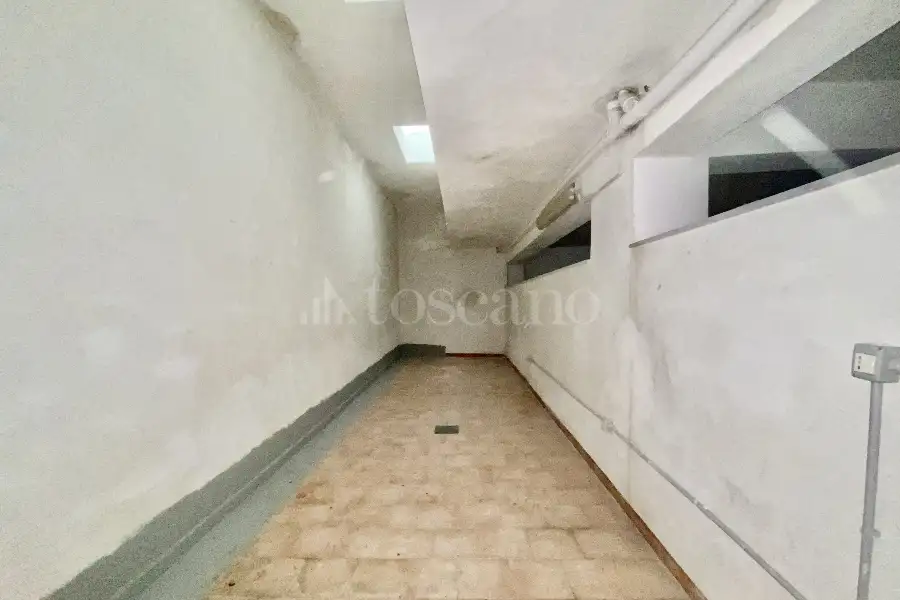 Posto Moto in vendita di 110 mq a €68.000 (rif. 4/2026)
