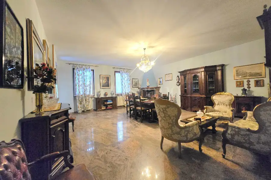 Villa in vendita di 550 mq a €970.000 (rif. 10/2026)
