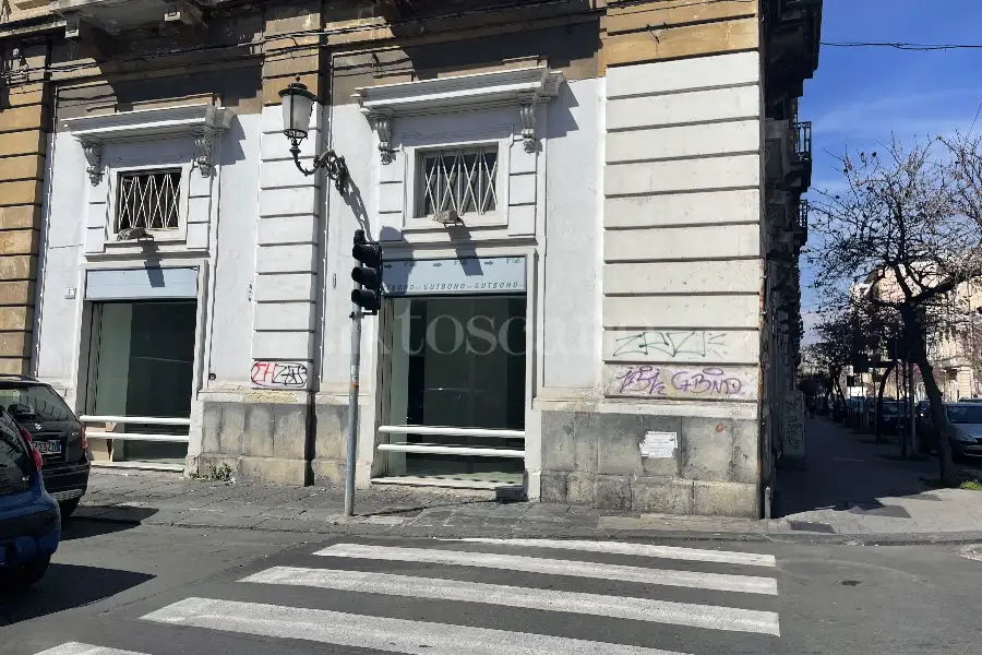 Negozio in vendita di 250 mq a €980.000 (rif. 12/2024)