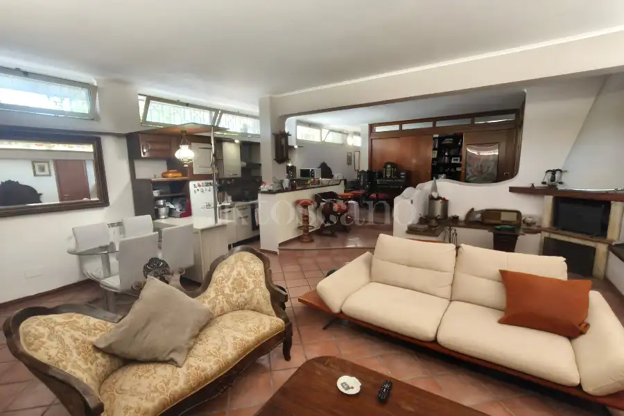 Villa in vendita di 300 mq a €845.000 (rif. 49/2026)