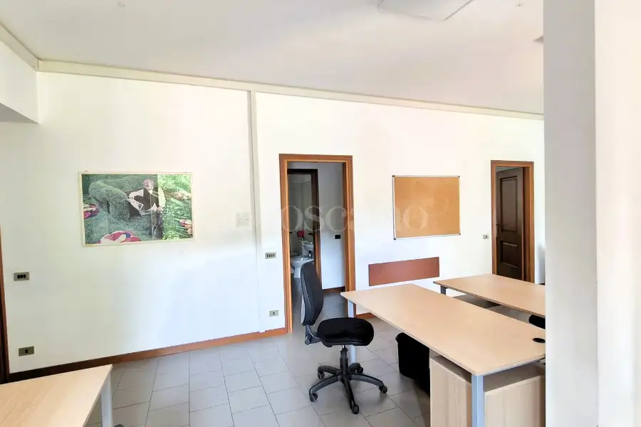 Ufficio in affitto di 90 mq a €950 (rif. 54/2026)