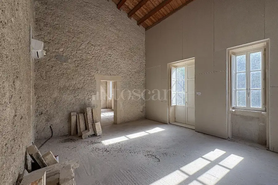 Palazzo in vendita di 420 mq a €800.000 (rif. 107/2026)