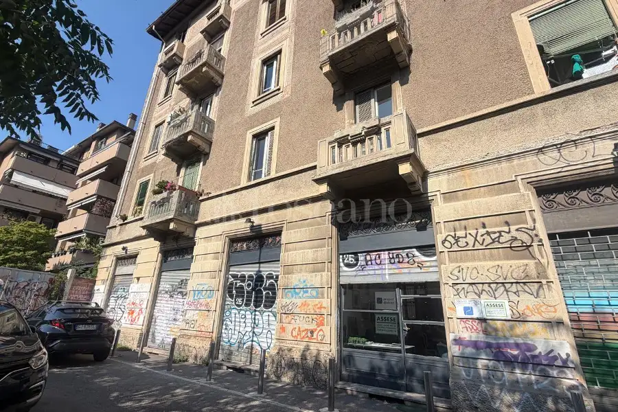 Negozio in affitto di 85 mq a €3.000 (rif. 11/2026)