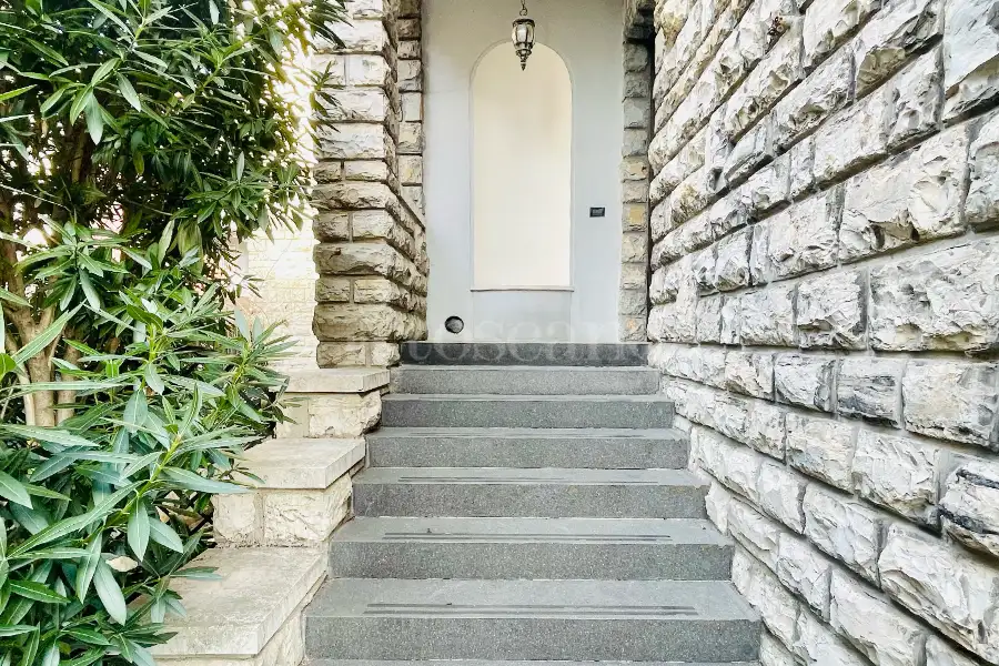 Villa Plurifamiliare in vendita di 255 mq a €650.000 (rif. 3/2026)