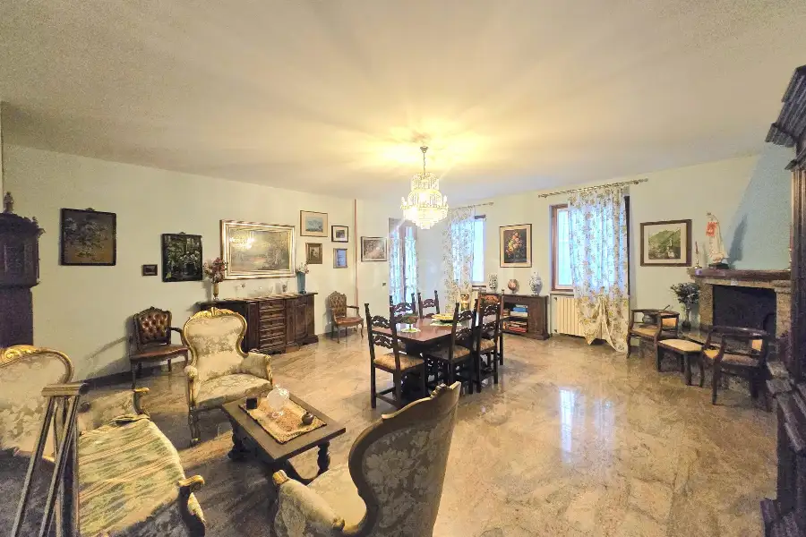 Villa in vendita di 550 mq a €970.000 (rif. 10/2026)
