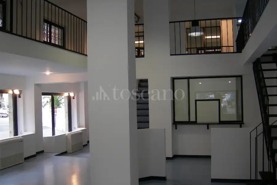 Negozio in vendita di 350 mq a €339.000 (rif. 6/2026)