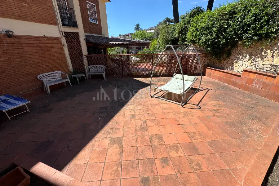 Villa Plurifamiliare in vendita di 300 mq a €649.000 (rif. 18/2026)