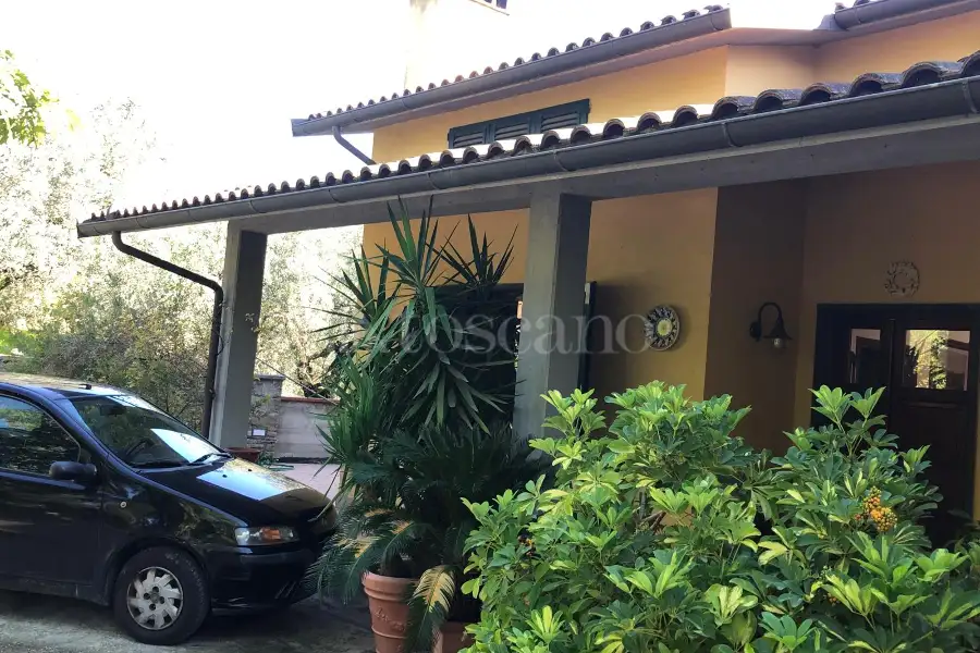 Villa in vendita di 410 mq a €398.000 (rif. 43/2024)
