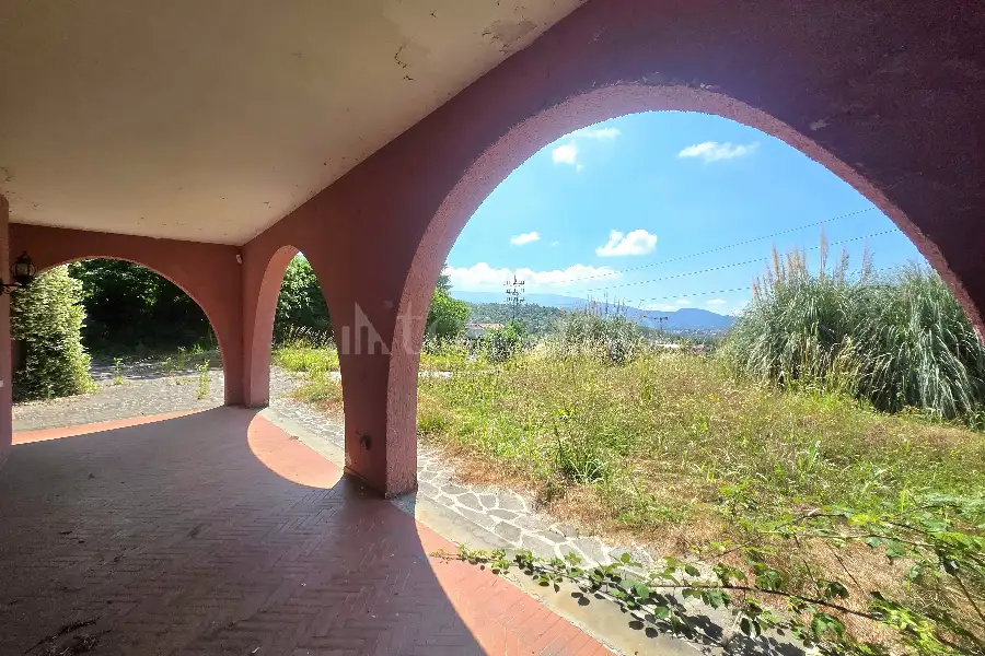 Villa in vendita di 200 mq a €780.000 (rif. 38/2026)