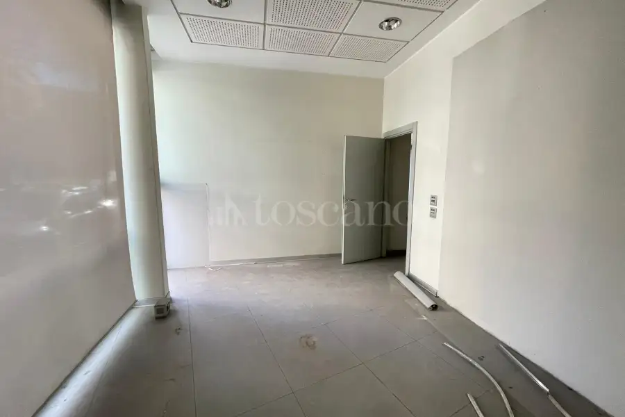 Negozio in vendita di 180 mq a €439.000 (rif. 6/2026)