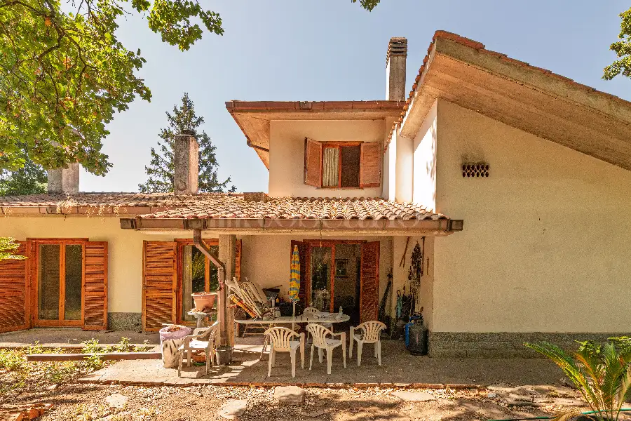 Villa Bifamiliare in vendita di 270 mq a €390.000 (rif. 15/2026)