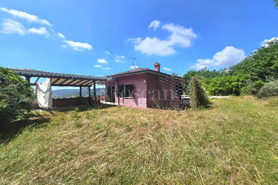 Villa in vendita di 200 mq a €780.000 (rif. 38/2026)