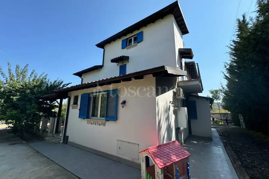 Villa in vendita di 400 mq a €420.000 (rif. 81/2024)