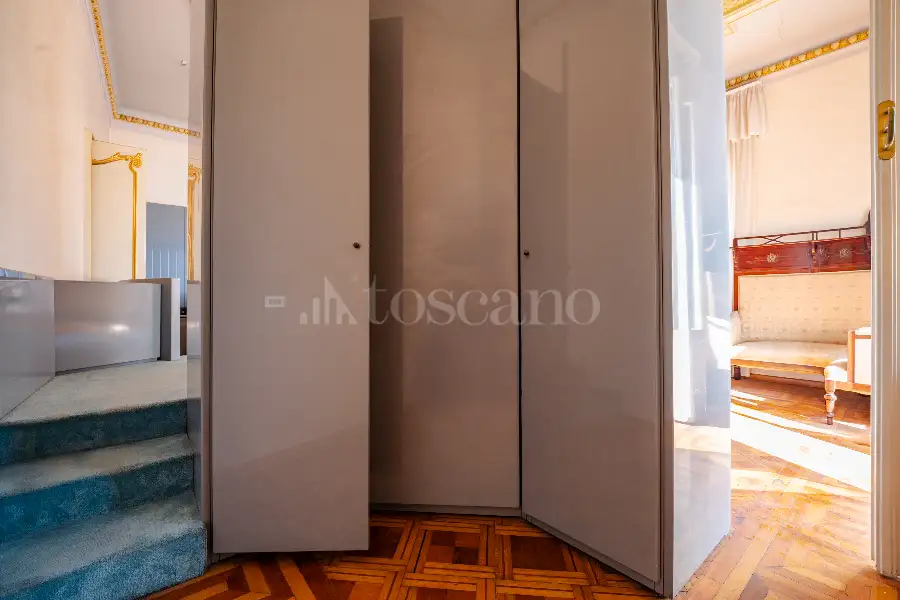 Attico in vendita di 440 mq a €1.650.000 (rif. 17/2026)